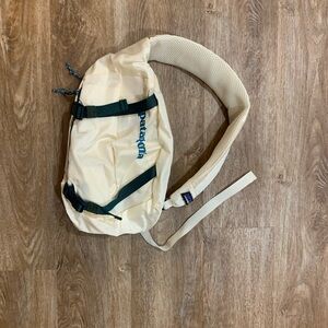 Patagonia Atom 8L sling bag